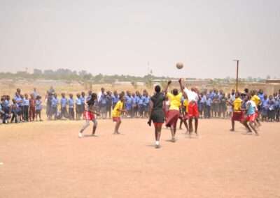 Rising Star School – Schutzmauer um die Schule in Hopley